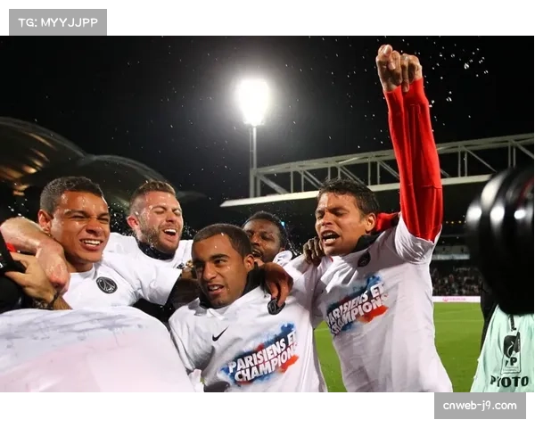 “里昂主场迎战巴黎圣日耳曼，波帅如何应对锋线人员危机？”